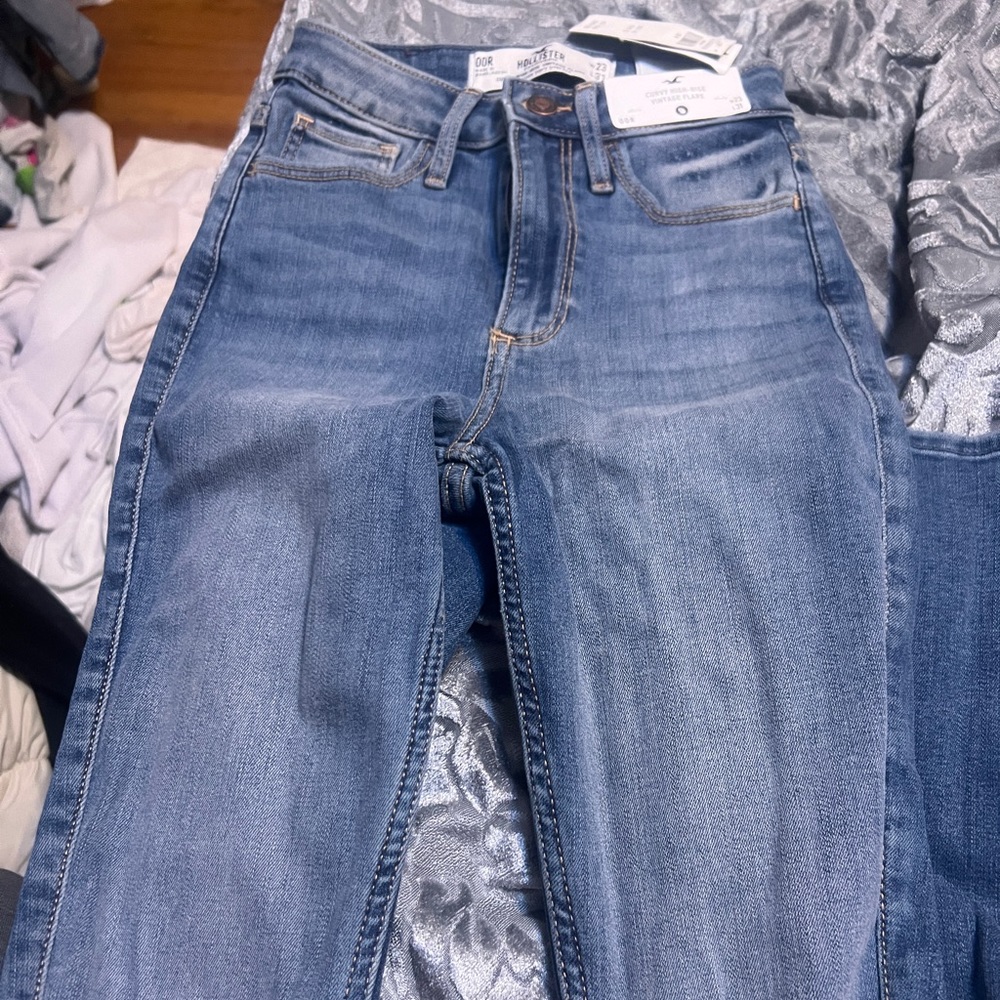 Hollister CURVY HIGH AISE, YINTACE FLARE size 00/23 brand new with tag